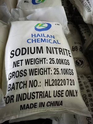Il nitrito di sodio industriale del grado spolverizza NaNO2 CAS 7632-00-0