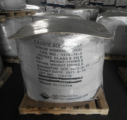 La soda caustica imperla i pallet del NaOH 99% 1000kg/Bag 20tons/20GP Withou dell'idrossido di sodio